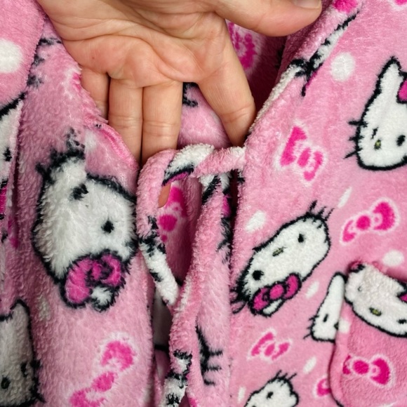 Hello Kitty Pink Robe - Picture 5 of 8